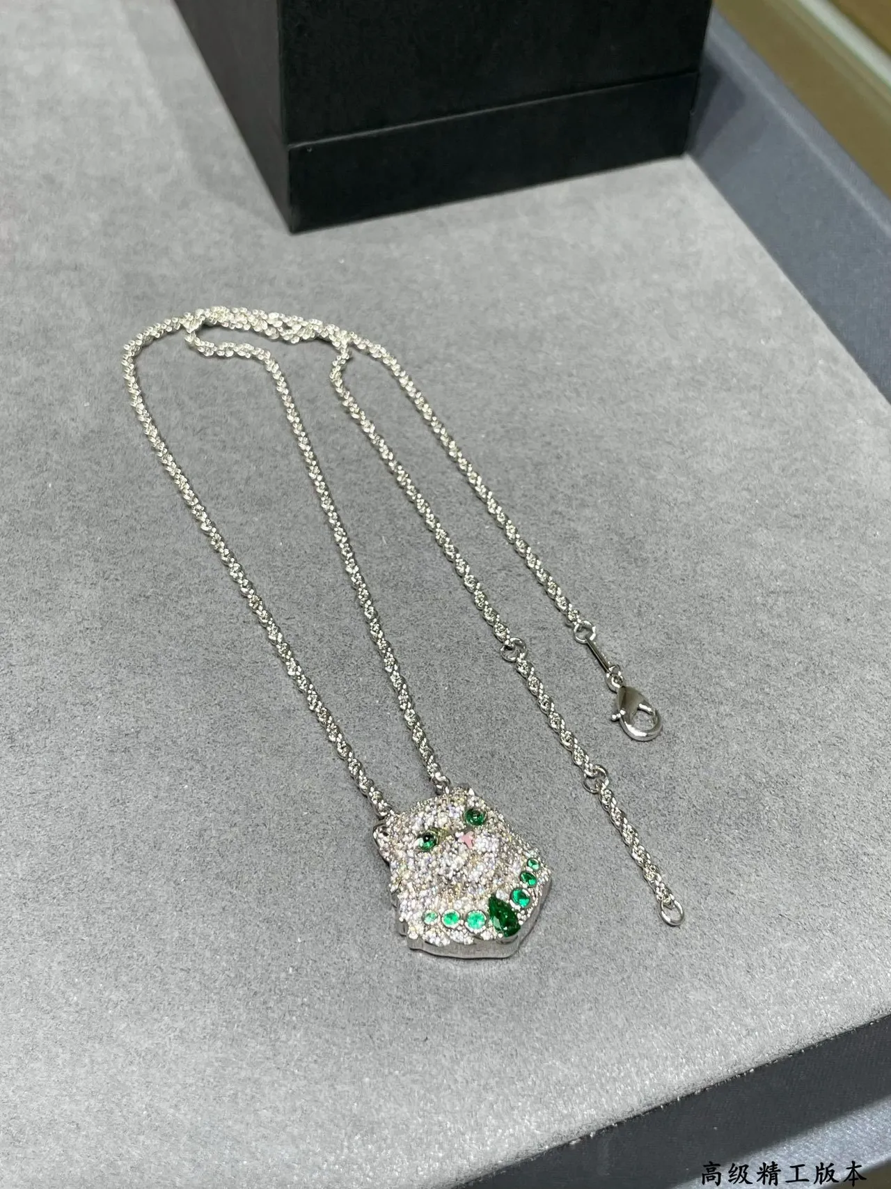 Silver Green Cat-Head Pendant Pavé-Set Clear Stones Necklace 5