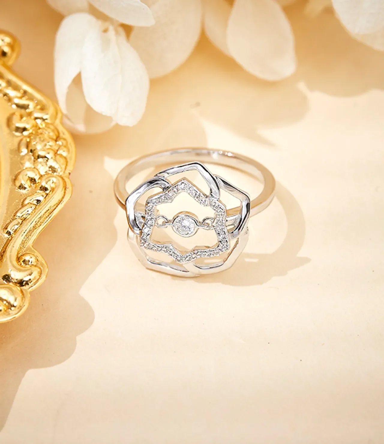 Silver Green Floral Openwork Pavé-Set Stones Ring 4