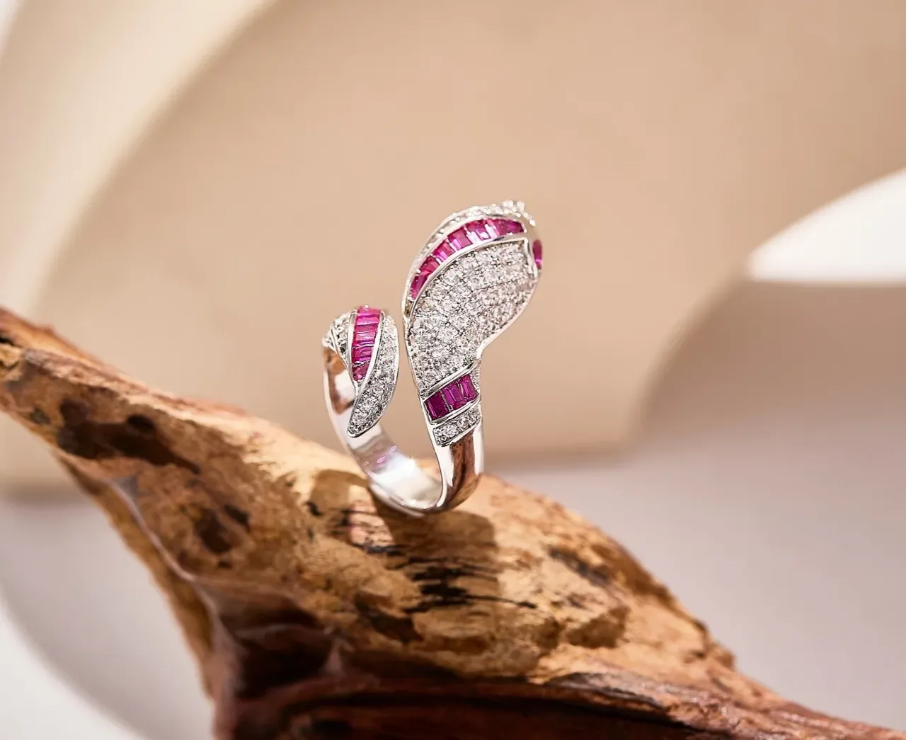 Silver Green Snake-Inspired Coiled Silhouette Pavé Diamond Setting Ring 4