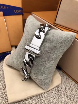 Silver-Tone and White Inlaid Curb Link Bracelet 6