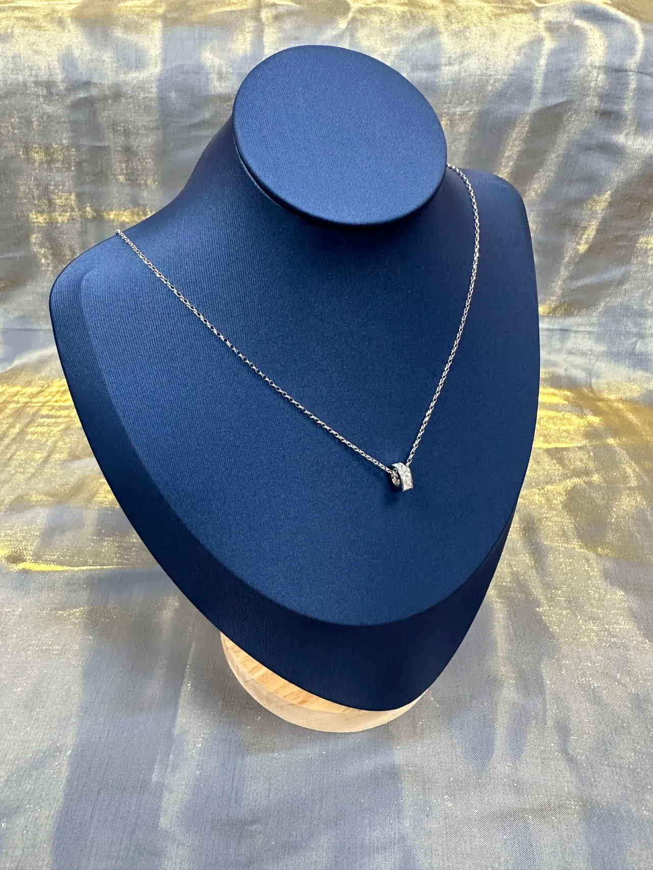 Silver-Toned Rectangular Bezel Pendant Necklace 9