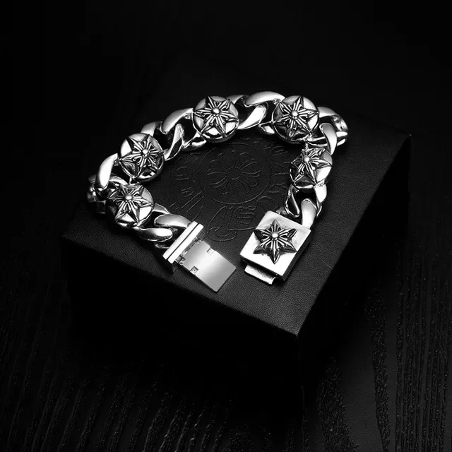 Silver-Toned Star Motif Chunky Curb Chain Bracelet 9