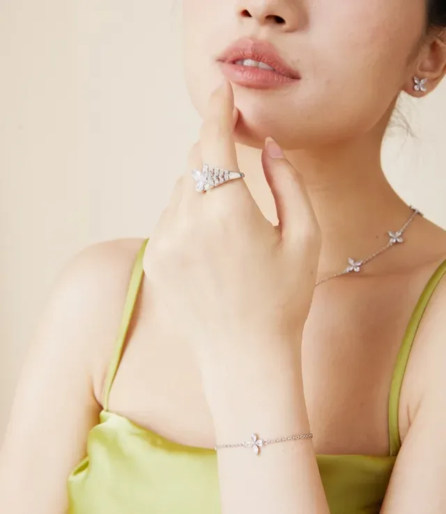 Silver Transparent Chain Three Floral Crystal Motifs Bracelet 5