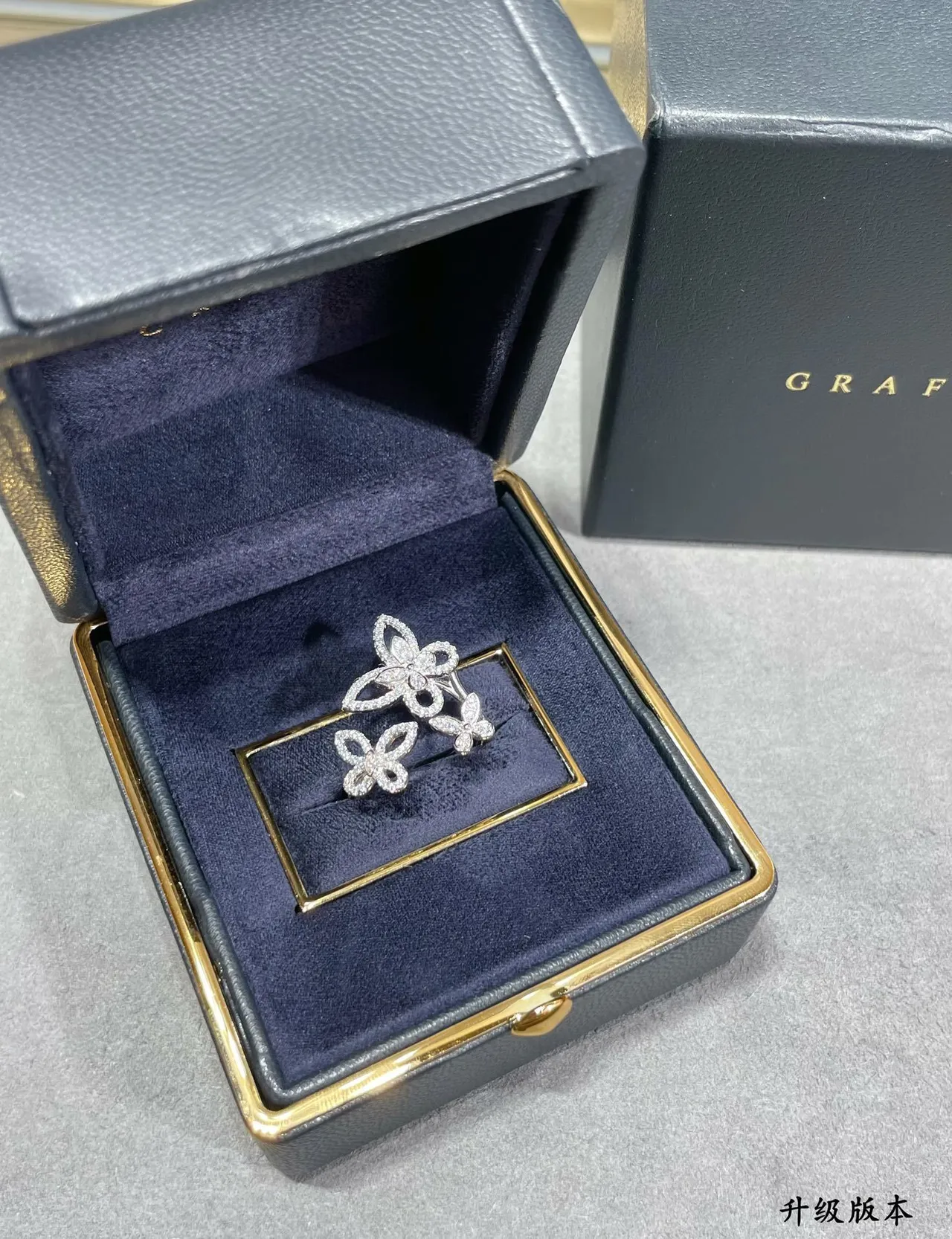 Silver White Butterfly Motif Pavé-Set Stones Ring 3