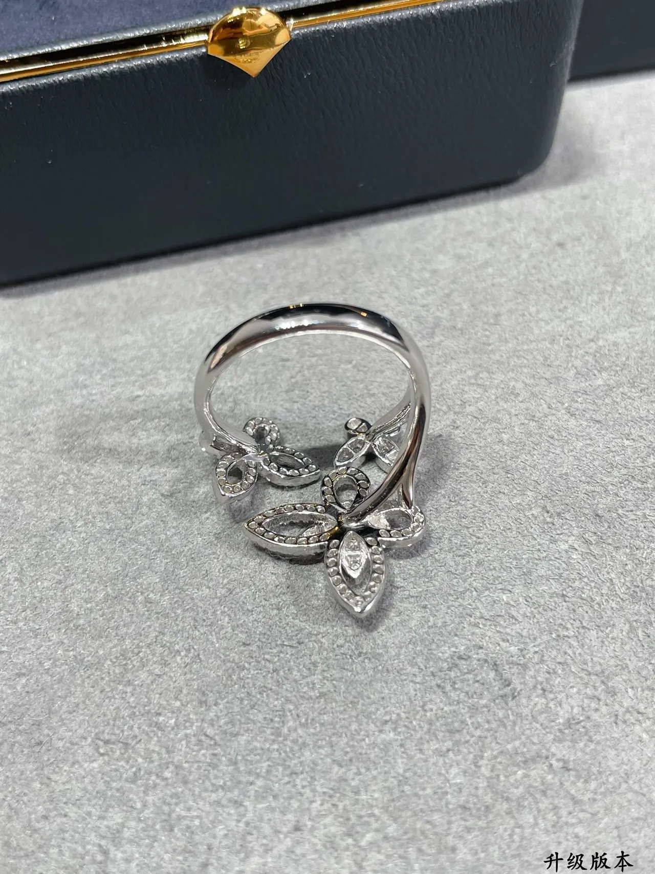 Silver White Butterfly Motif Pavé-Set Stones Ring 6