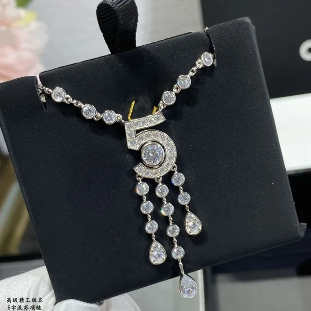 Silver White Diamond-Set Geometric Openwork Necklace 7