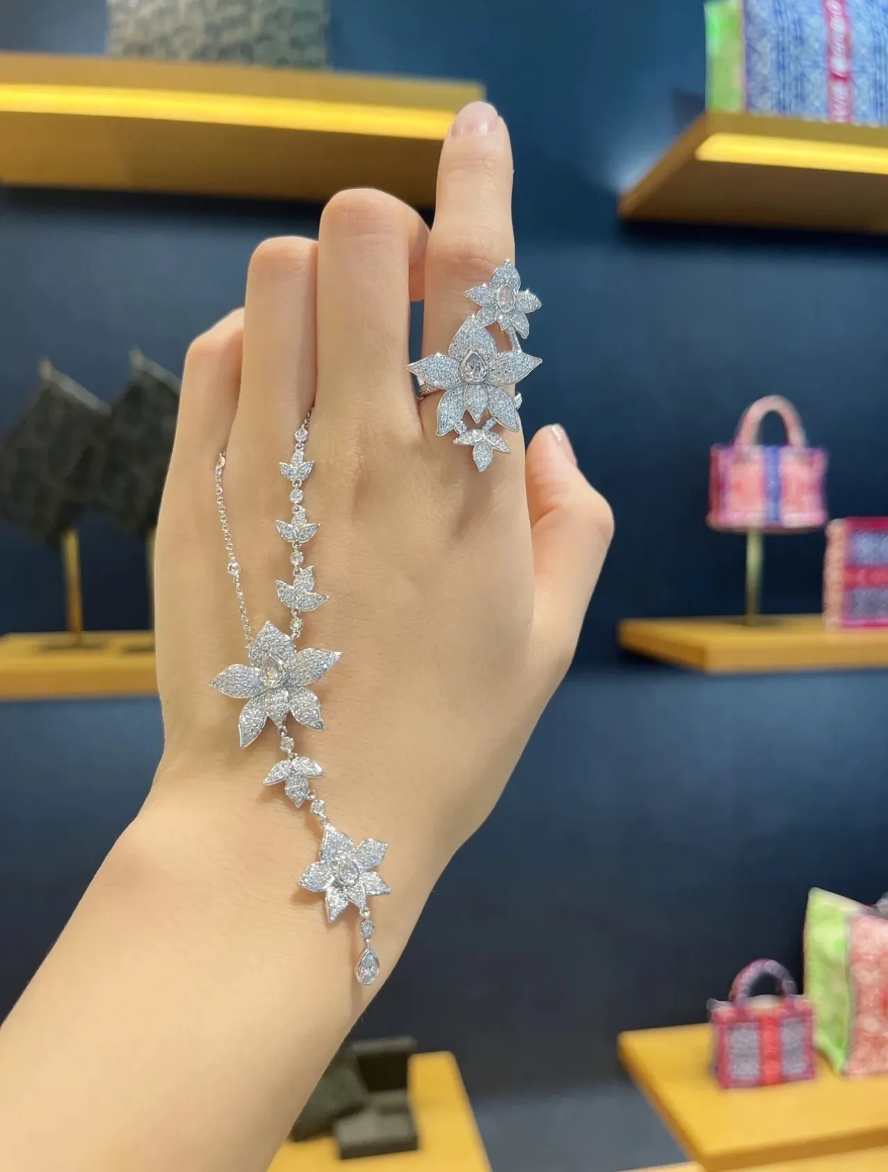 Silver White Floral Motif Pavé-Set Stones Ring 2
