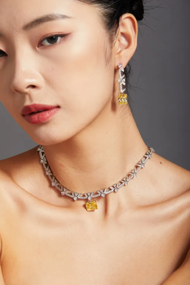 Silver Yellow Geometric Link Design Pavé-Set Diamonds Necklace 2