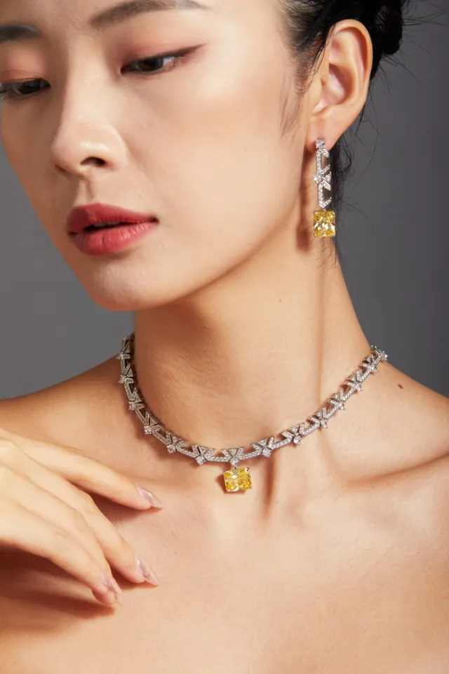 Silver Yellow Geometric Link Design Pavé-Set Diamonds Necklace 4