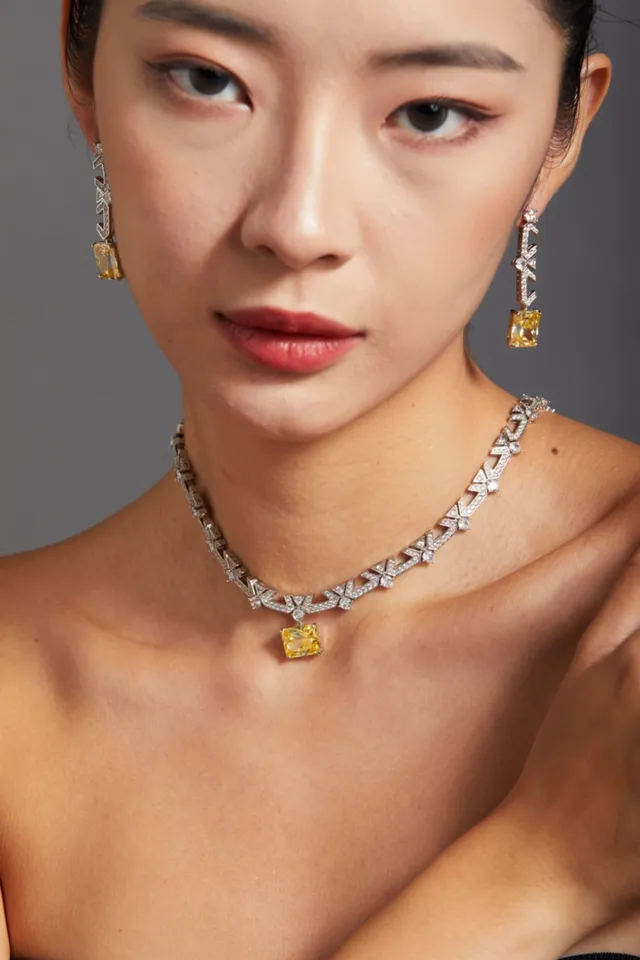 Silver Yellow Geometric Link Design Pavé-Set Diamonds Necklace 5