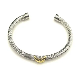 Pulsera de cable retorcido de dos tonos con acento V