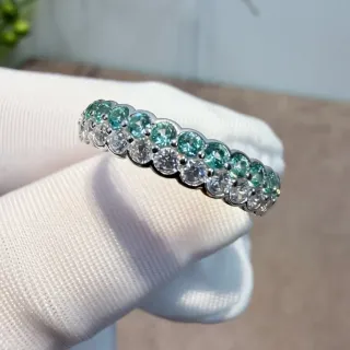 Anillo de eternidad con dos filas de gemas alternadas teal y claro