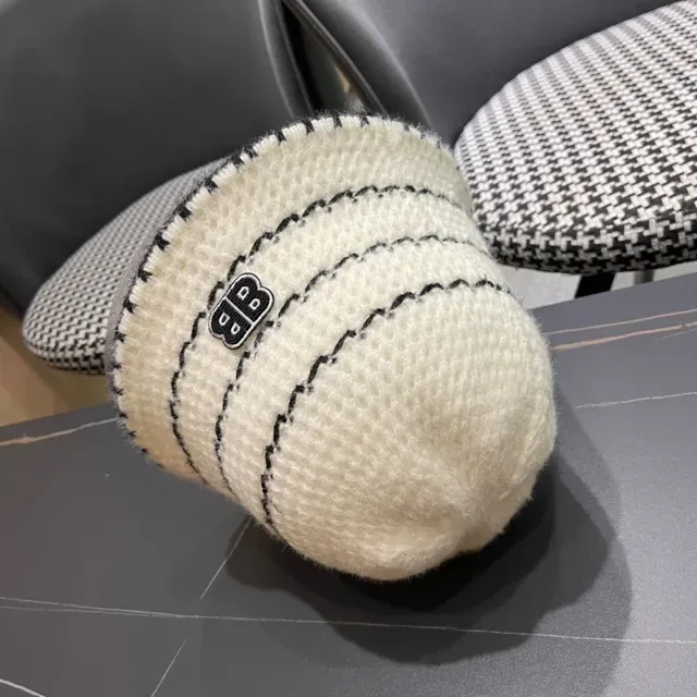 White and Black Zigzag Knitted Bucket Hat 11