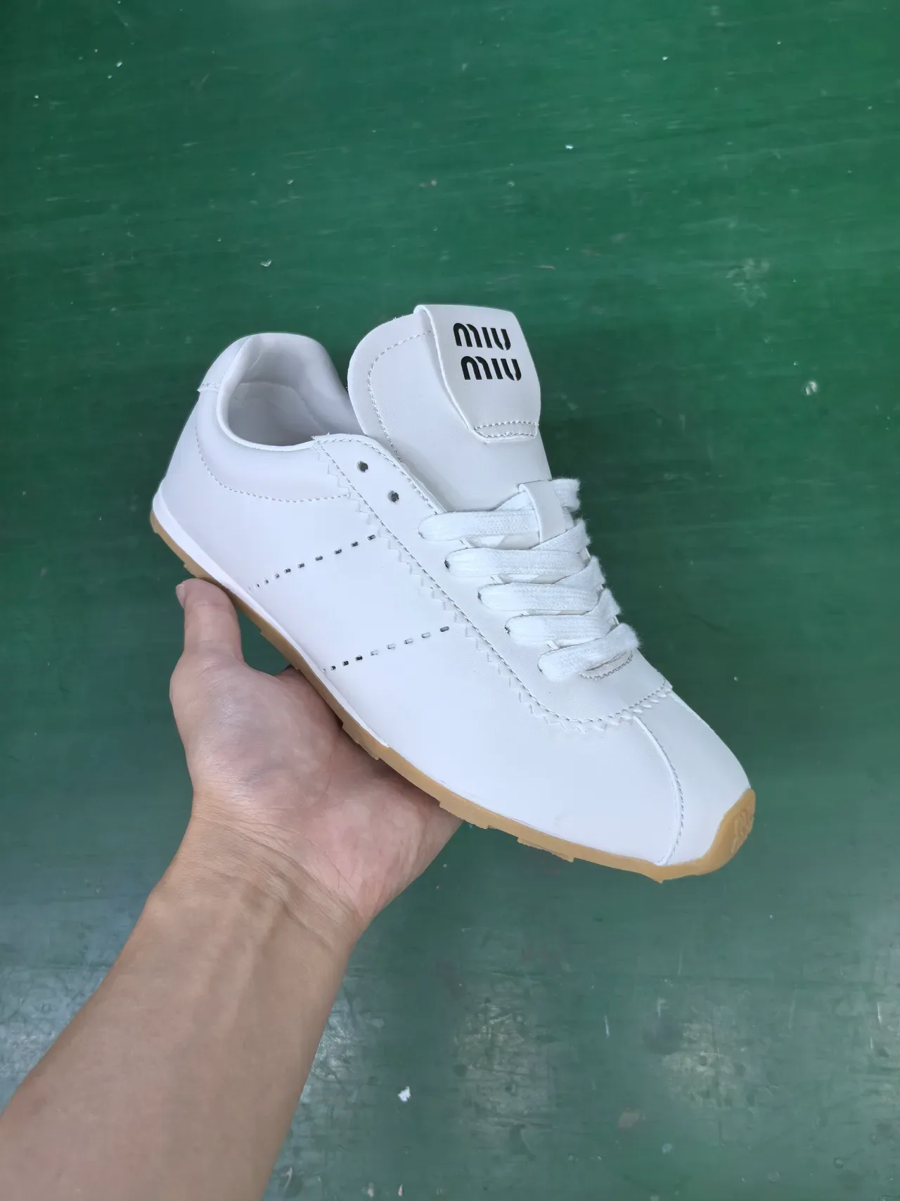 White Beige Low-Top Smooth Upper Sneakers 2