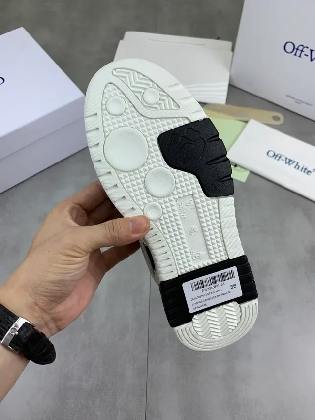 White Black Low-Top Two-Tone Sneakers 2