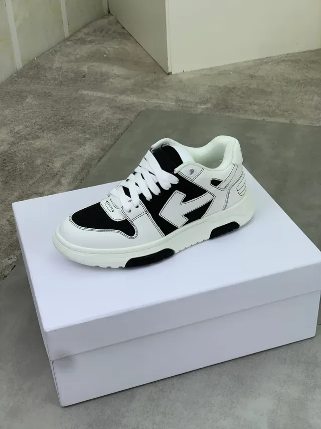 White Black Low-Top Two-Tone Sneakers 4