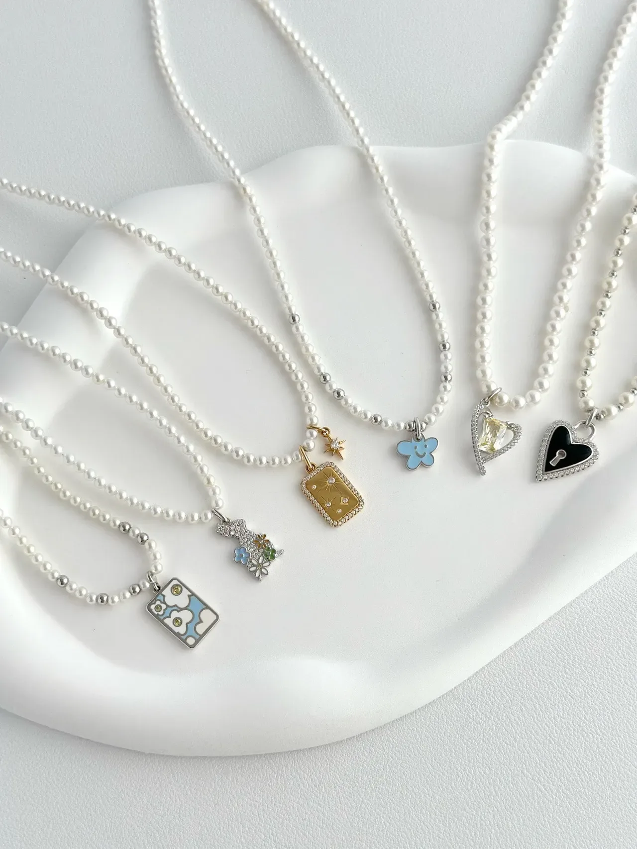 White Blue Pearl Strand Enamel Floral Pendant Necklace 3