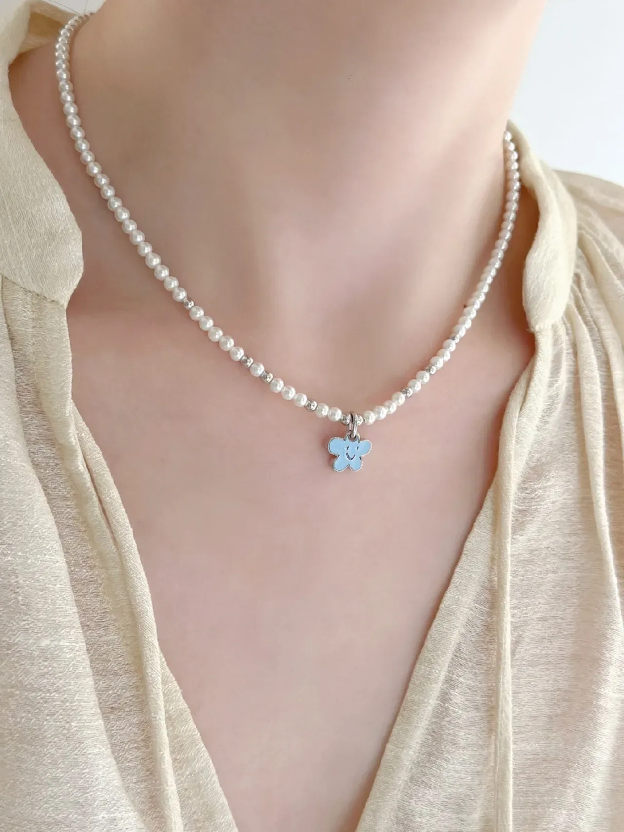 White Blue Pearl Strand Enamel Floral Pendant Necklace 4