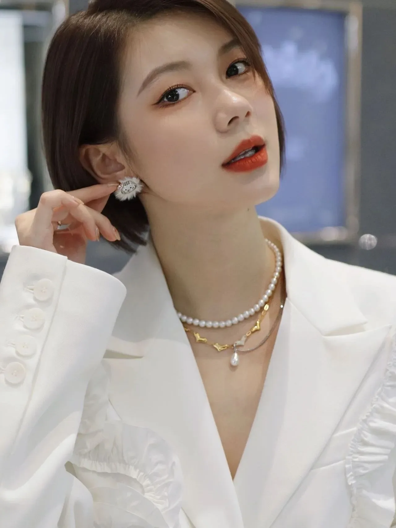 White Gold Layered Pearl Necklace 3