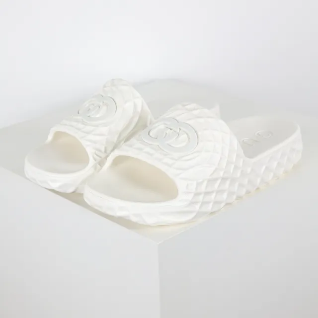 White Molded Monolithic Construction Quilted Diamond-Pattern Texture Slippers 2