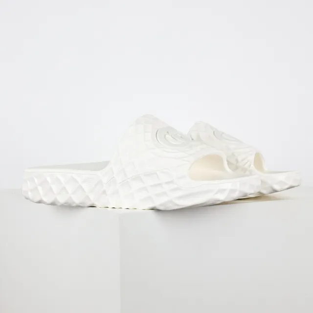 White Molded Monolithic Construction Quilted Diamond-Pattern Texture Slippers 3