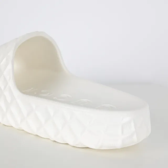 White Molded Monolithic Construction Quilted Diamond-Pattern Texture Slippers 4