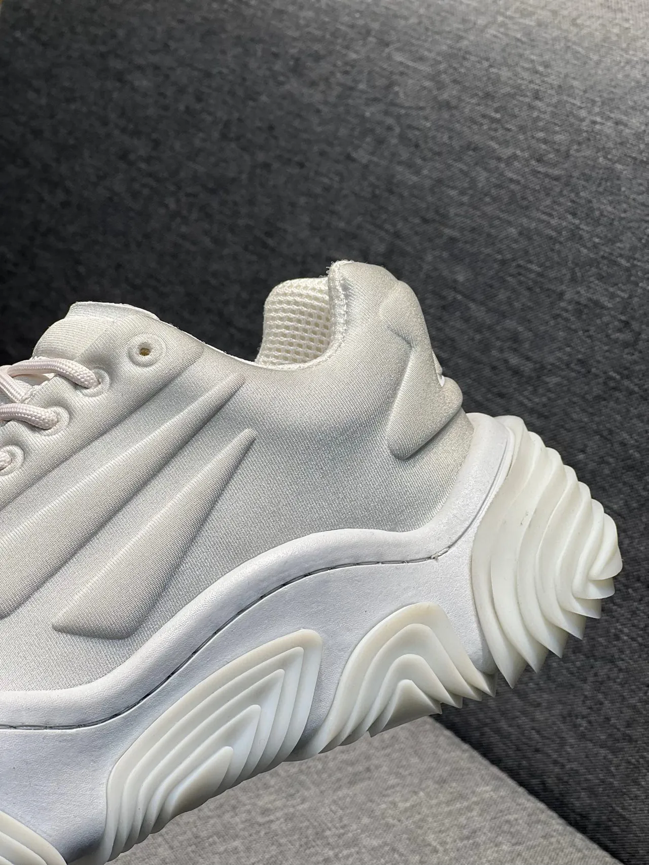 White Monochromatic Sculpted Wavy Midsole Chunky Sneakers 9