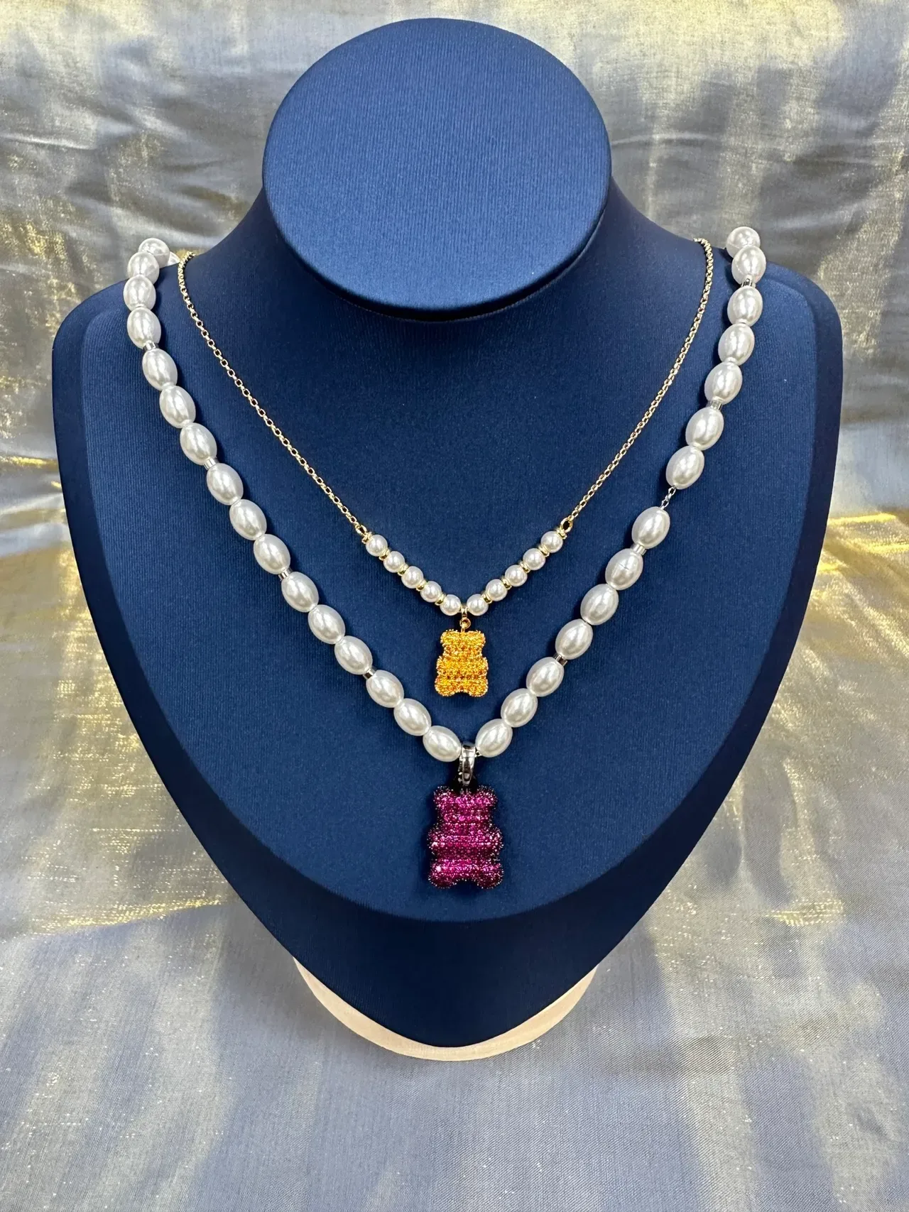 Collier de perles blanches et roses avec pendentif ours en gomme incrusté de cristaux 7