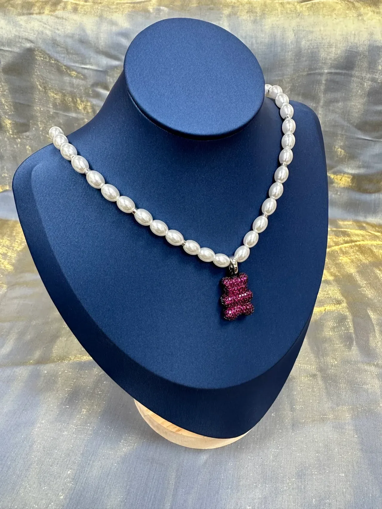 Collier de perles blanches et roses avec pendentif ours en gomme incrusté de cristaux 8