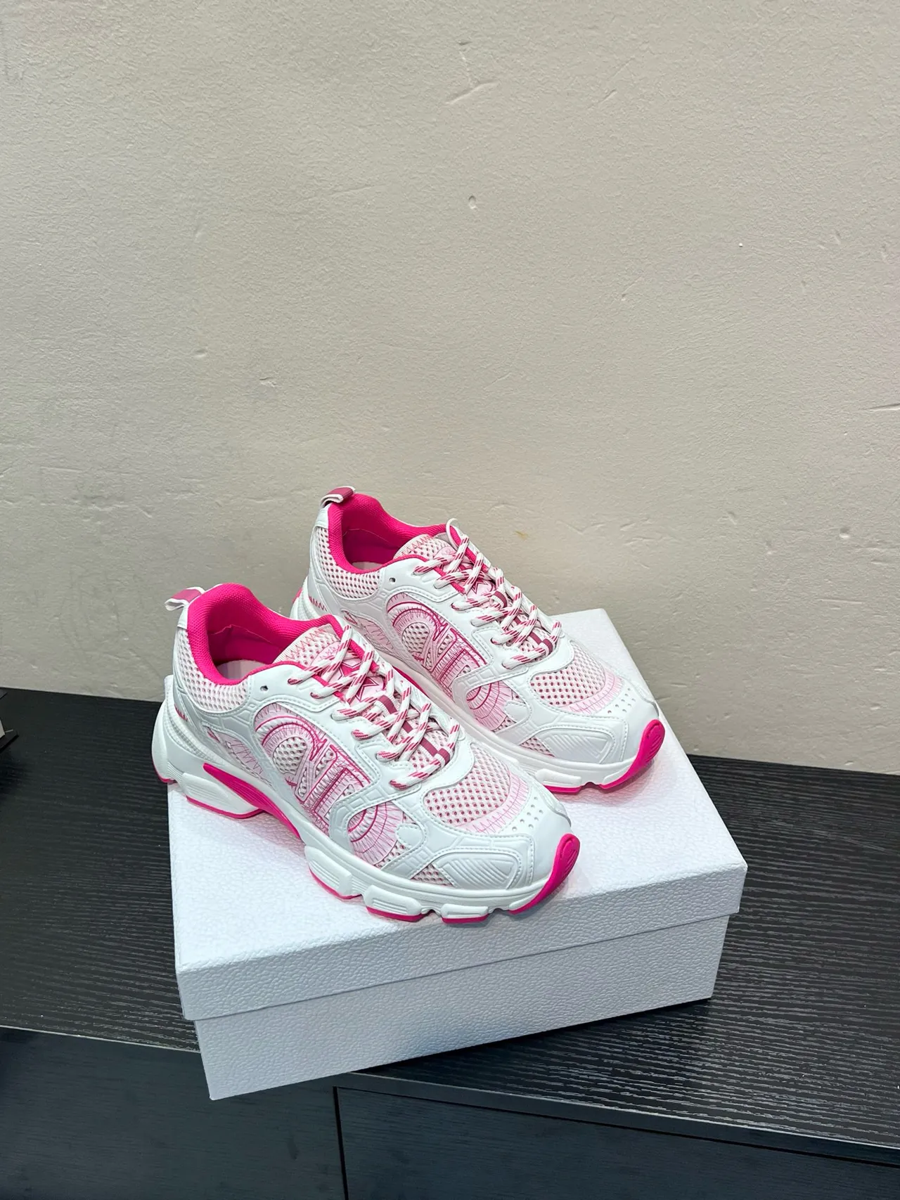 White Pink Platform Sole Mesh And Synthetic Overlay Construction Chunky Sneakers 5