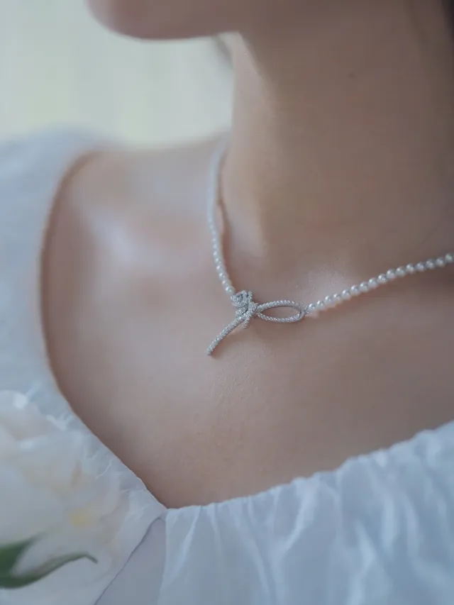 White Silver Pearl Strand Pavé Diamond Bow Clasp Necklace 3