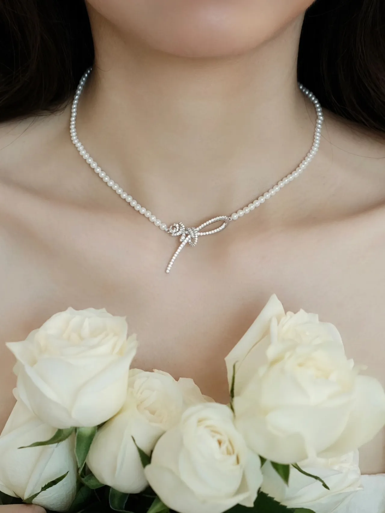 White Silver Pearl Strand Pavé Diamond Bow Clasp Necklace 4