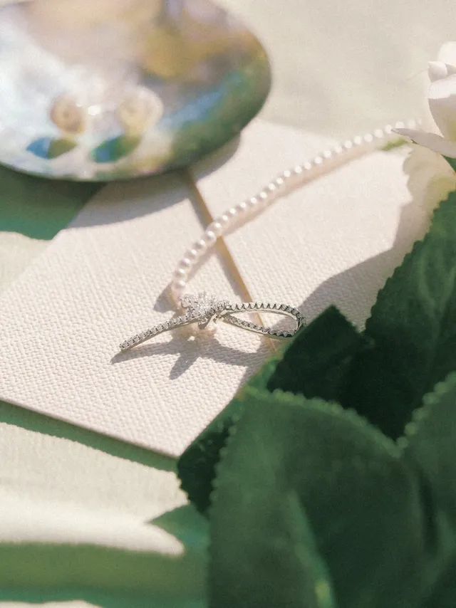 White Silver Pearl Strand Pavé Diamond Bow Clasp Necklace 6
