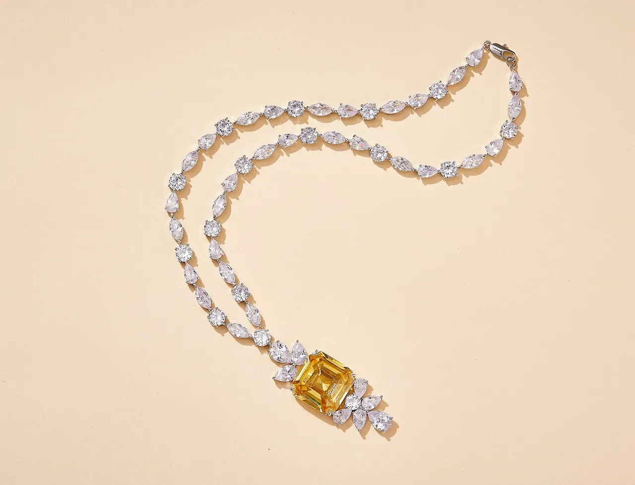 Yellow White Cushion-Cut Central Gem Marquise And Round Stone Halo Necklace 5