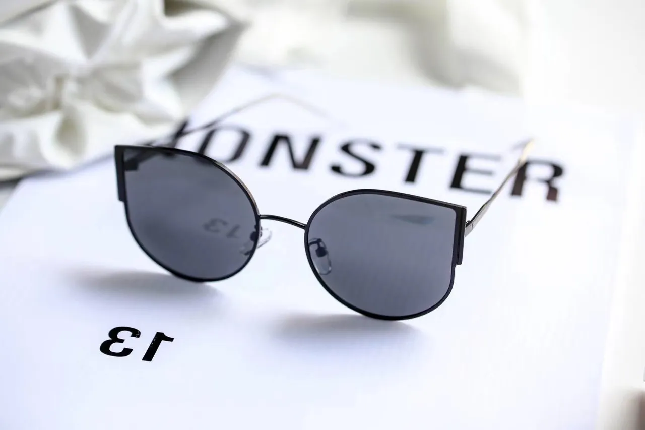 Gentle Monster Asymmetrical Cat-Eye Black Gradient Sunglasses 4