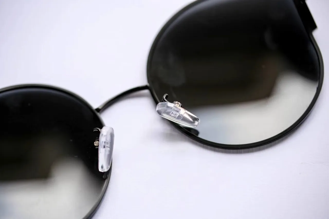 Gentle Monster Asymmetrical Cat-Eye Black Gradient Sunglasses 6