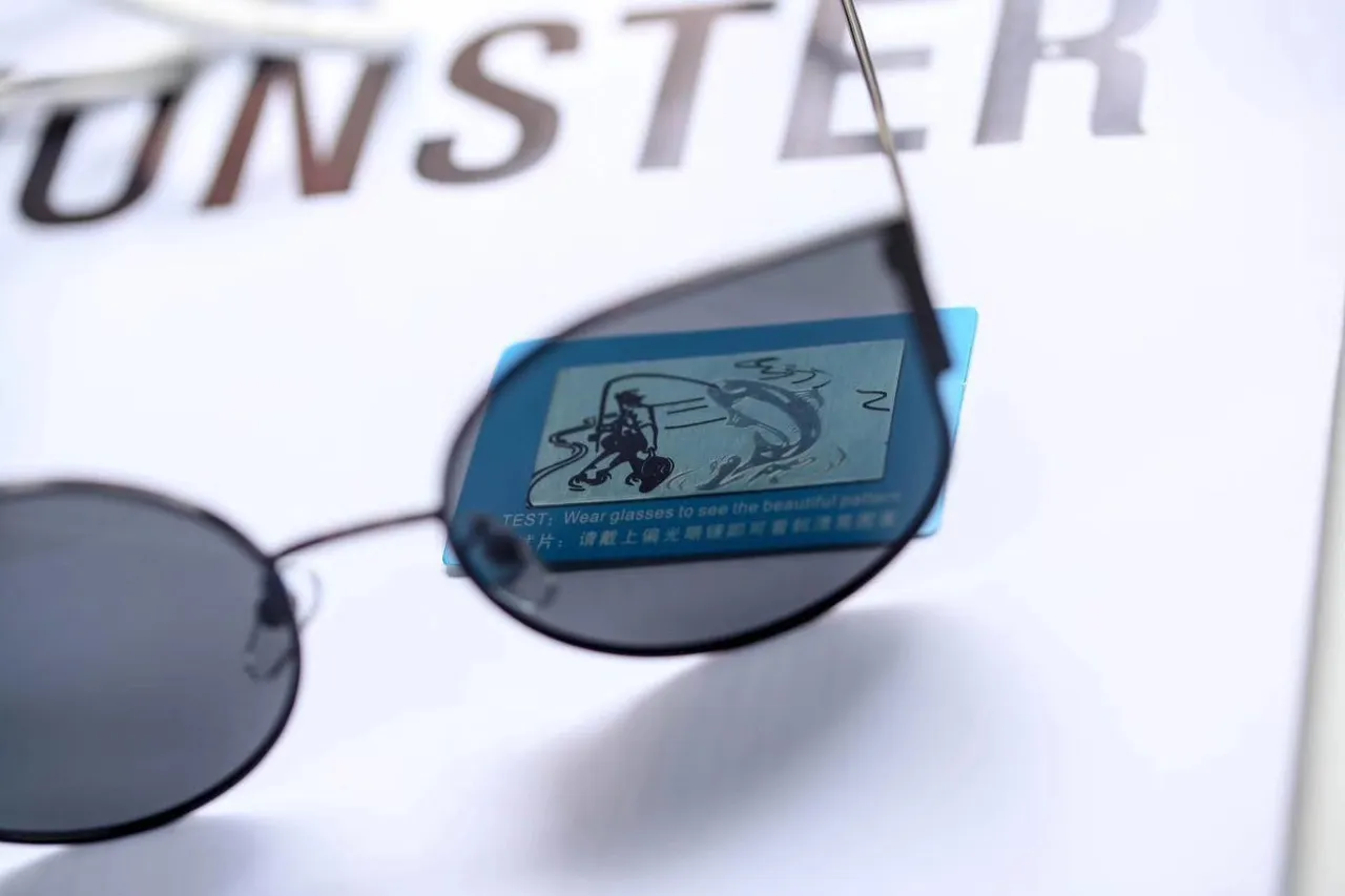 Gentle Monster Asymmetrical Cat-Eye Black Gradient Sunglasses 7