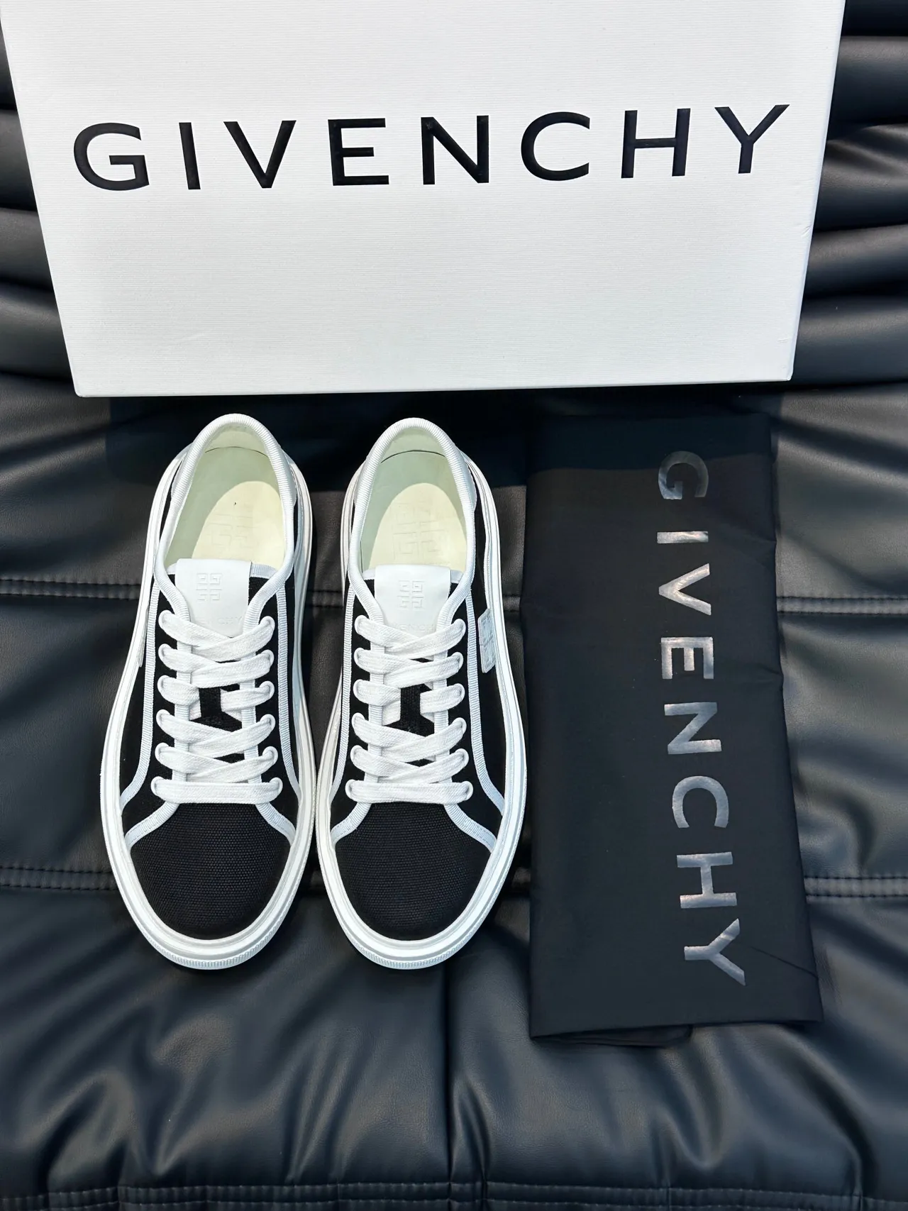 Givenchy Preto Branco Low-Top Canvas Upper Lifestyle Sneakers 3