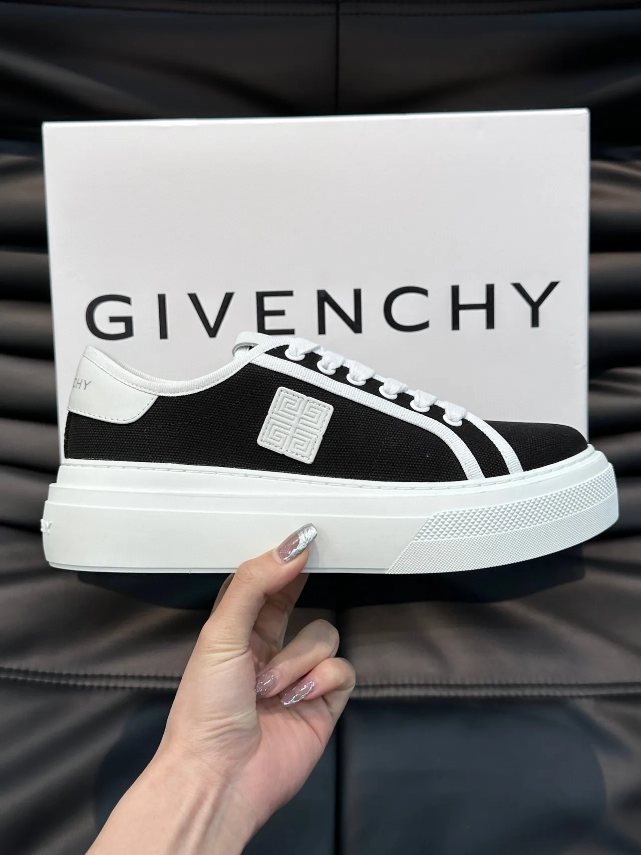 Givenchy Preto Branco Low-Top Canvas Upper Lifestyle Sneakers 4