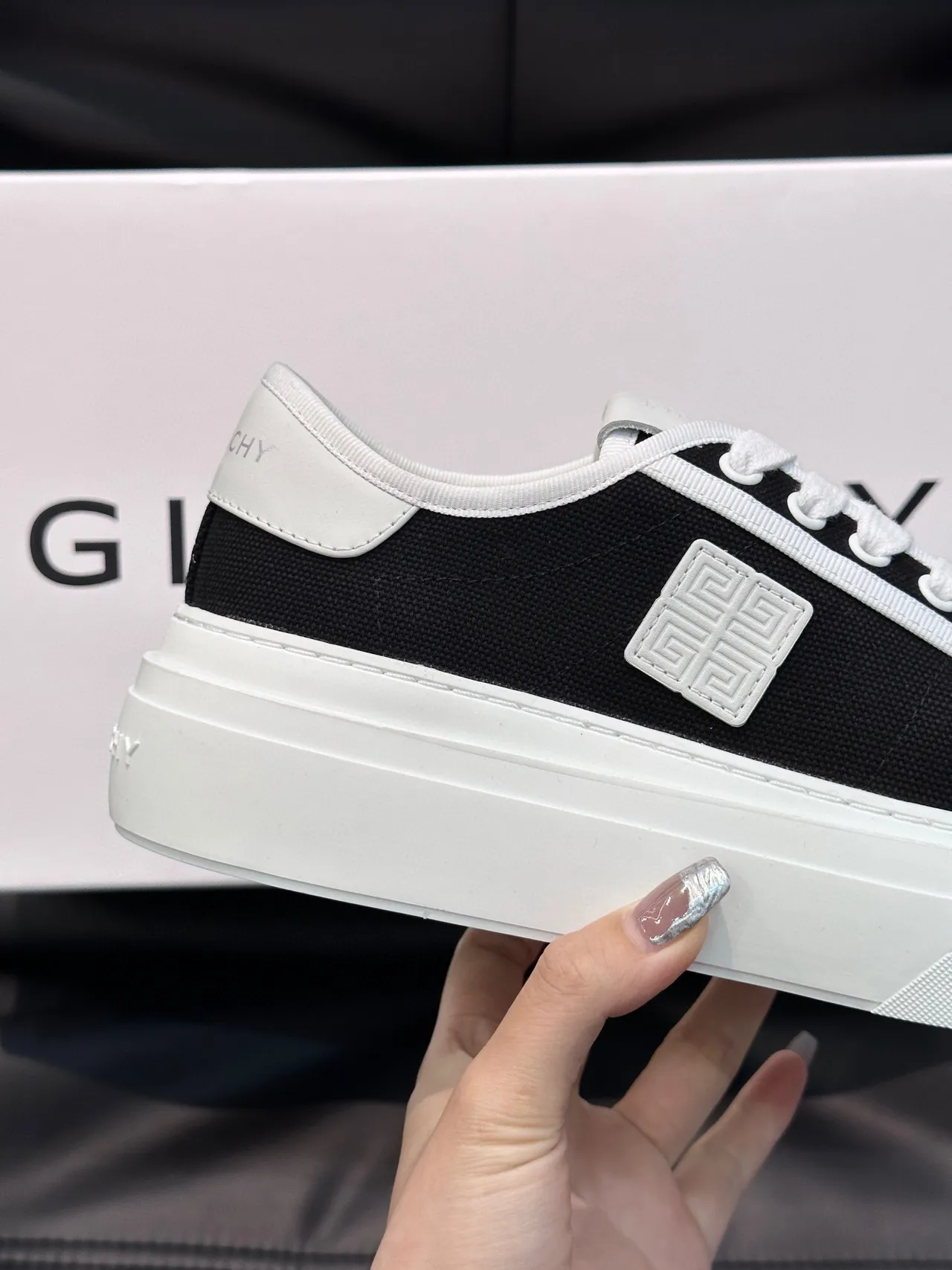 Givenchy Preto Branco Low-Top Canvas Upper Lifestyle Sneakers 5
