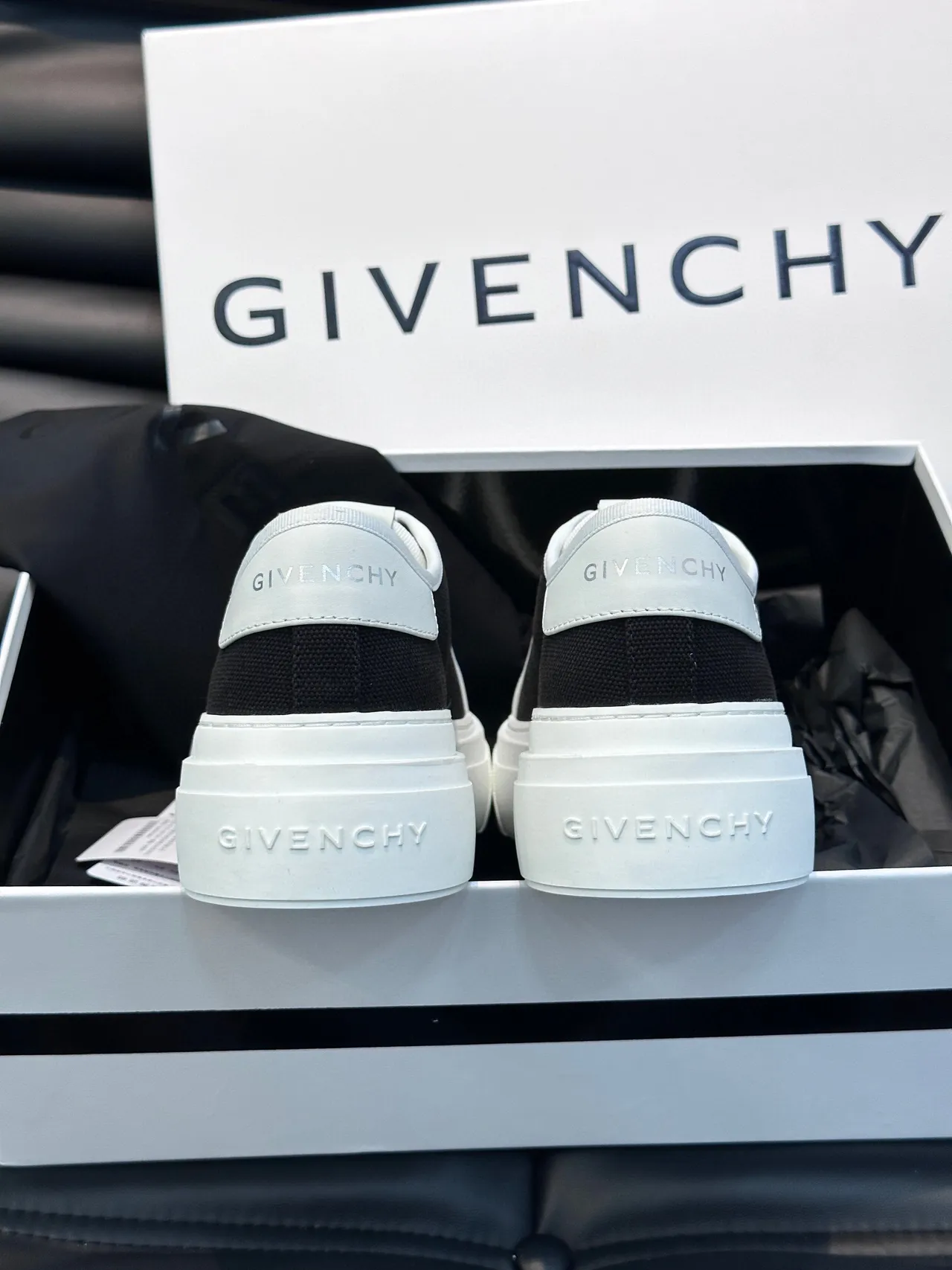 Givenchy Preto Branco Low-Top Canvas Upper Lifestyle Sneakers 9