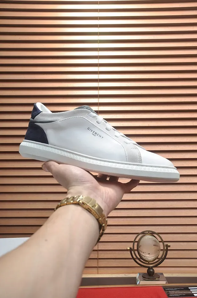 Givenchy City Sport blanc et marine sneakers lifestyle 3
