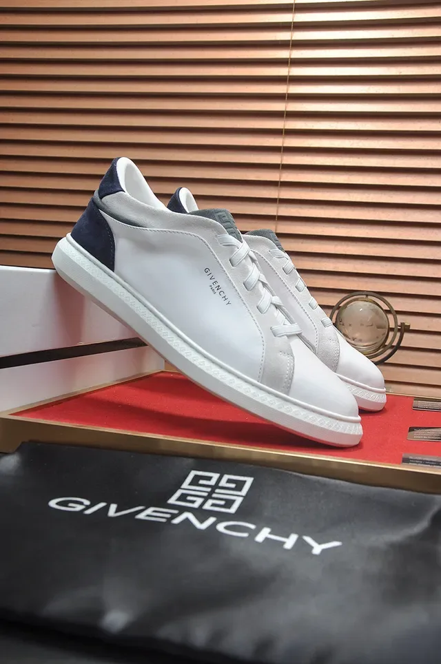 Givenchy City Sport blanc et marine sneakers lifestyle 5
