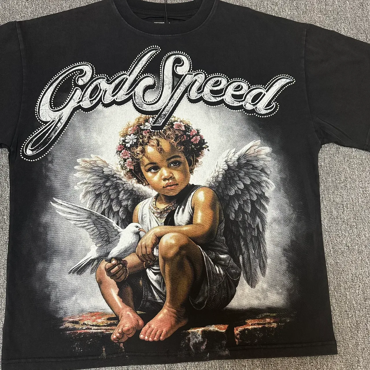 Godspeed एंजल मोटिफ ग्राफिक टी-शर्ट 5