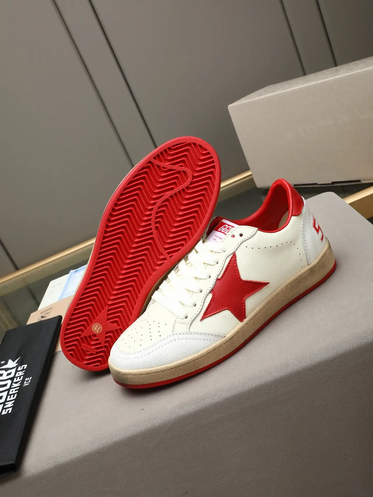Golden Goose Ball Star Off-White and Red tênis lifestyle 4