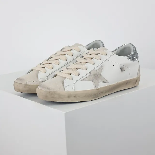 Golden Goose Superstar Branco Prata Desgastado Solado de borracha Brilhante Etiqueta de calcanhar Tênis lifestyle 2