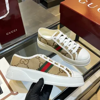 غوتشي أيس جي جي مونوغرام بيج وأبيض سينيكرز لايف ستايل