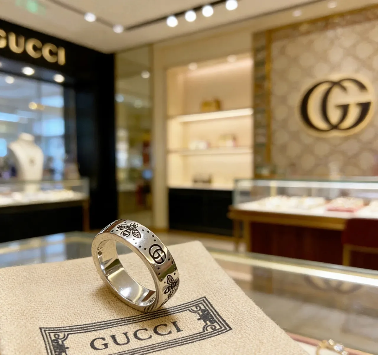 Gucci Bee Ring Silver Black Polished Enamel Motif Ring 4