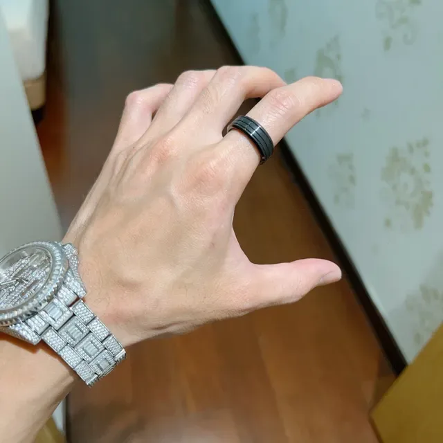 Gucci Black Ceramic Three-Groove Ring 2