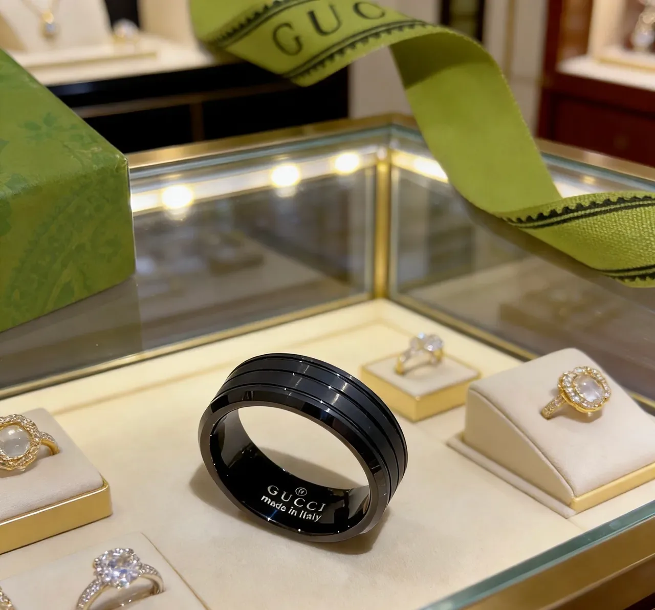 Gucci Black Ceramic Three-Groove Ring 9